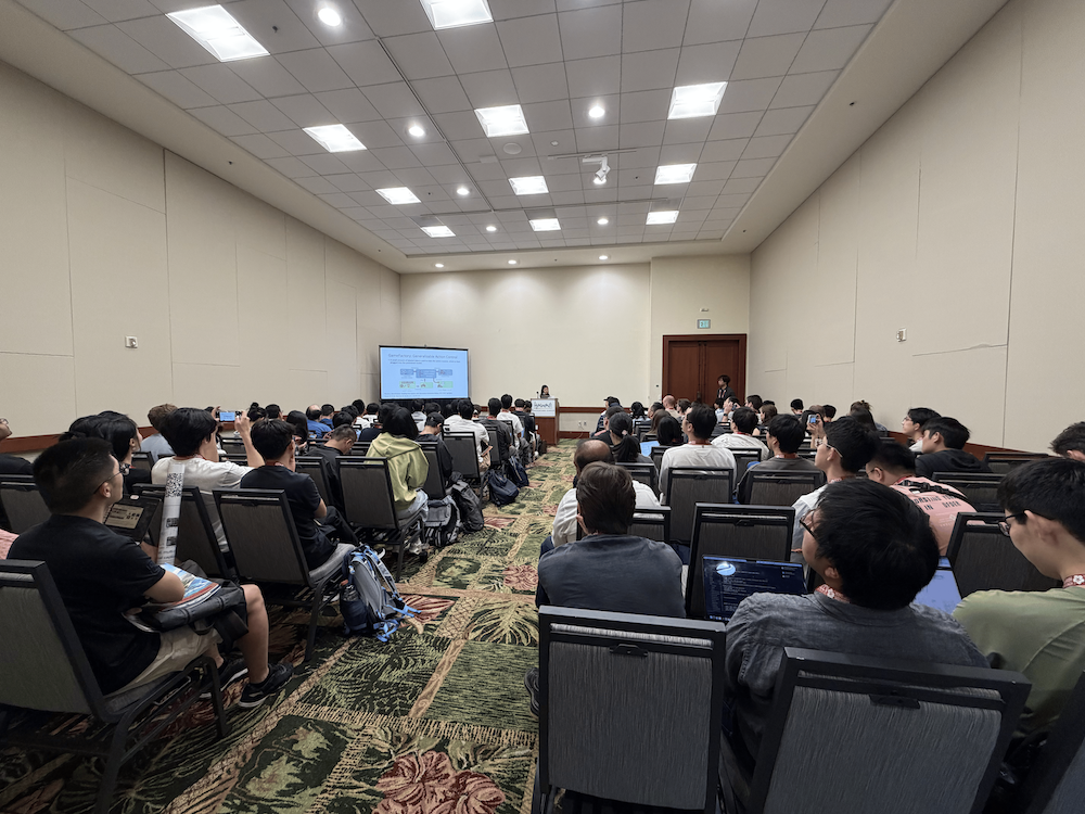 Packed audience during keynote